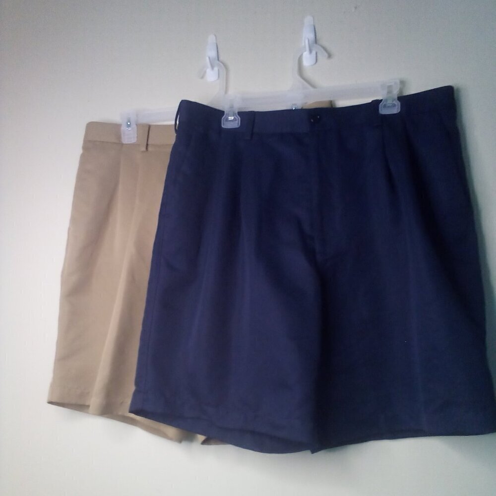 Roundtree & Yorke Shorts Men 38 x 9 Lot of 2 Pleated Blue Khaki